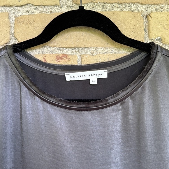 Melissa Newton Elegant Gray Women's Top - Picture 2 of 4